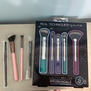 Make up brushes- new